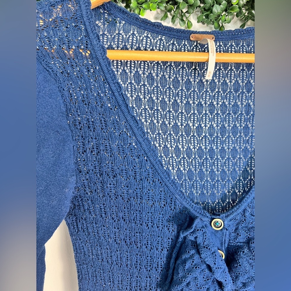 Free People Ruffle Front Crochet Henley Blue Sweater Size Medium - Picture 3 of 11